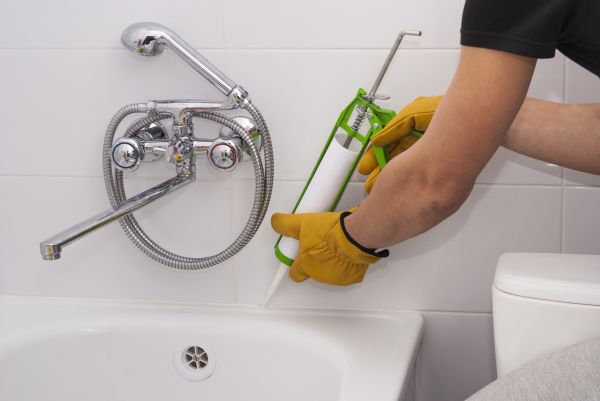 Bathtub Caulking in Mesquite